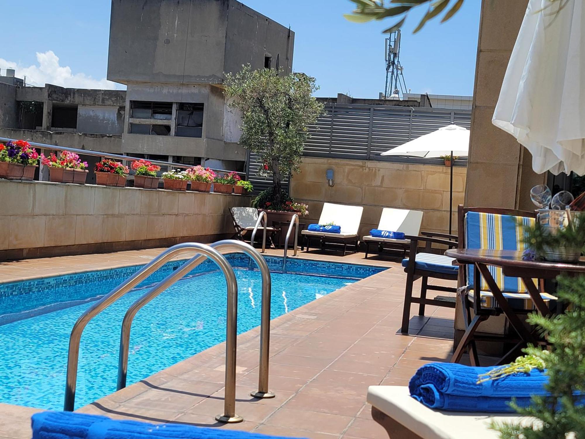 Sky Suites Beirut Exteriör bild