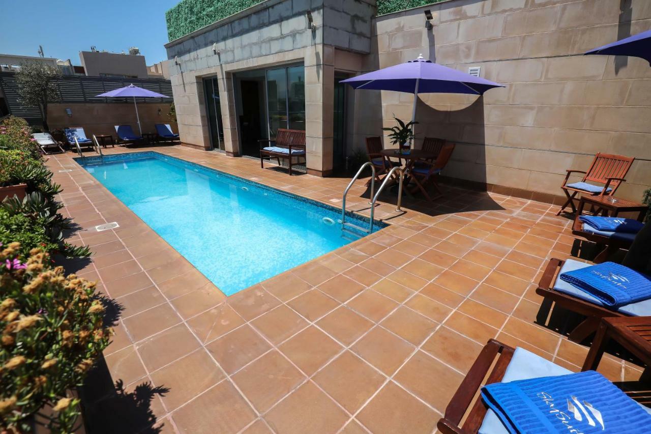 Sky Suites Beirut Exteriör bild